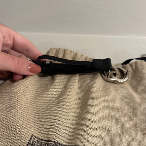 Authentic Black Gucci Belt with Silver GG Buckle - Picture 4 of 8